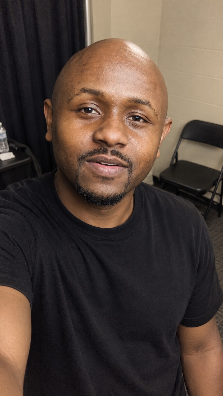 Ryan Perez, backstage selfie in a black t-shirt